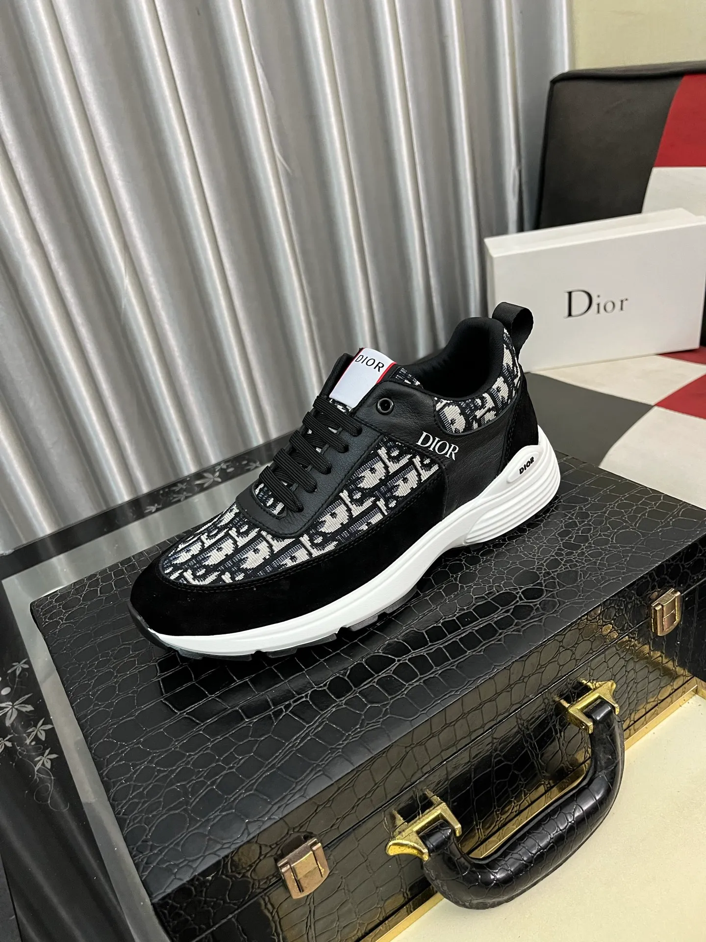 Men's shoes 💰440⌚️⌚️[Dior] 2025 Dior original lace-up low-top men's shoes, classic casual shoes 🔥This model is the official flagship model, quality, made by famous original factory designers, using high-quality cowhide with original materials ➕Comfortable and breathable mesh lining➕Pigskin insoles, perfect last shape, generous and fashionable design, attracting the pursuit of many consumers, what they want is the highest quality in the market. Code number: 38--443️⃣Colors available